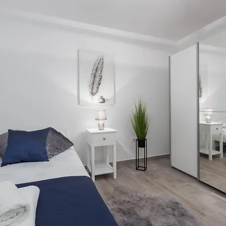 Luxury Three Bedrooms Silver Near * Poreč