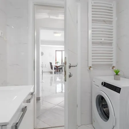 Apartment Luxury Three Bedrooms Silver Near *