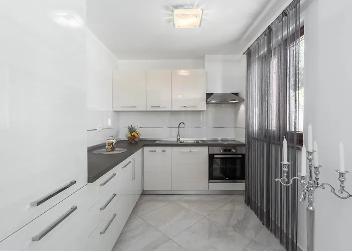 Апартаменты Luxury Three Bedrooms Silver Near Пореч