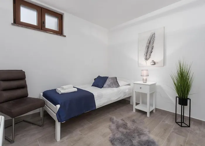 Luxury Three Bedrooms Silver Near *