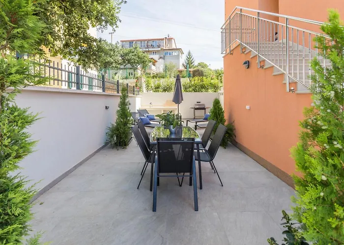 Luxury Three Bedrooms Silver Near *