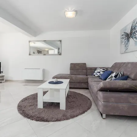 Appartement Luxury Three Bedrooms Silver Near