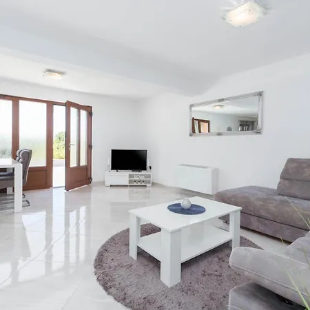 Apartment Luxury Three Bedrooms Silver Near Porec