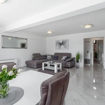 Lägenhet Luxury Three Bedrooms Silver Near Poreč