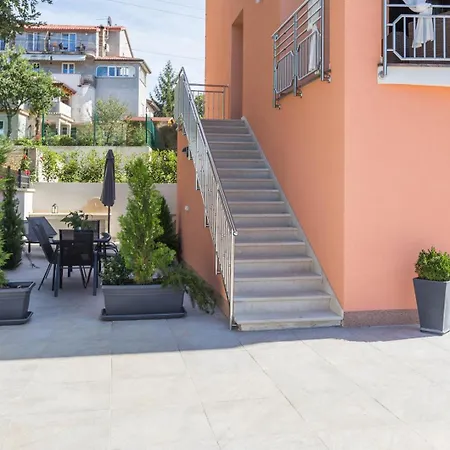 Luxury Three Bedrooms Silver Near *