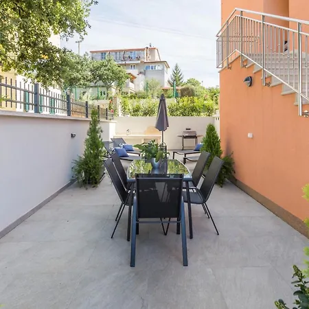 Luxury Three Bedrooms Silver Near *