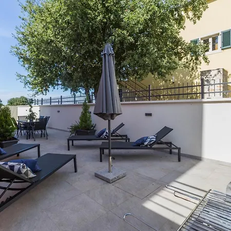 Apartman Luxury Three Bedrooms Silver Near *