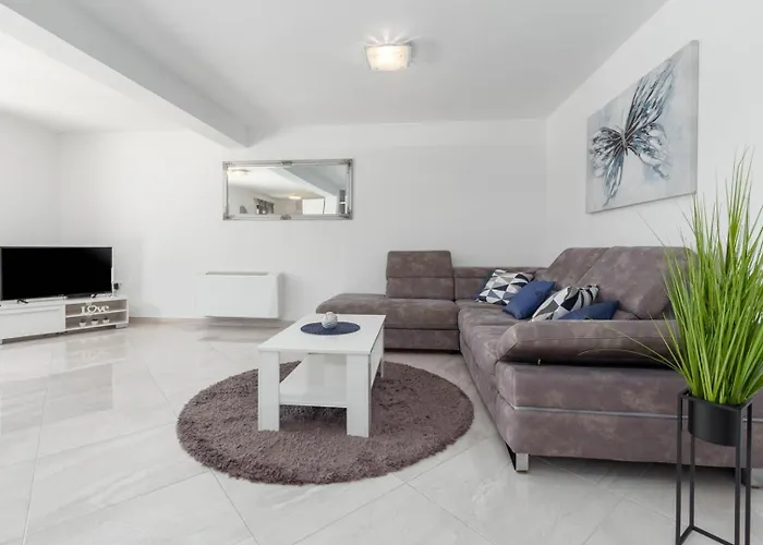 Appartamento Luxury Three Bedrooms Silver Near