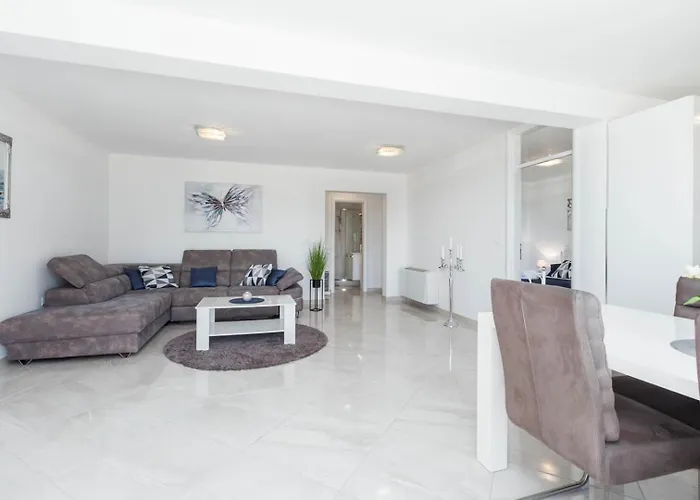 Luxury Three Bedrooms Silver Near Porec