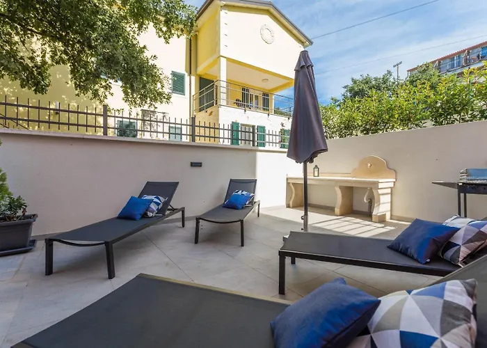 Apartman Luxury Three Bedrooms Silver Near