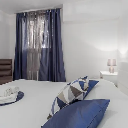 Luxury Three Bedrooms Silver Near 公寓 波雷奇