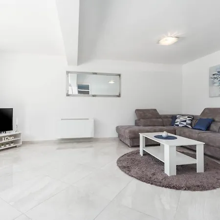 公寓 Luxury Three Bedrooms Silver Near 波雷奇