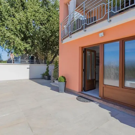 Luxury Three Bedrooms Silver Near 公寓