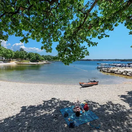 Luxury Three Bedrooms Silver Near 公寓 *